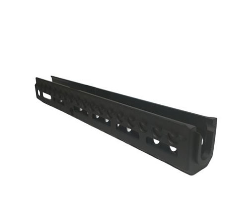 Der Henry 22 Rimfire Lok Aluminium-Vorderschaft bietet 18 M-LOK Slots, 3 QD Flush Cups und ergonomisches Design für optimale Stabilität und einfache Montage.